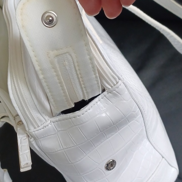 Vintage Sag Harbor Large White Faux-Croc Shoulder Bag With Ample Storage - Picture 16 of 17